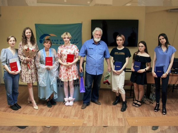 2 июля состоялось вручение дипломов выпускникам направления “Зарубежное регионоведение” 2022 года